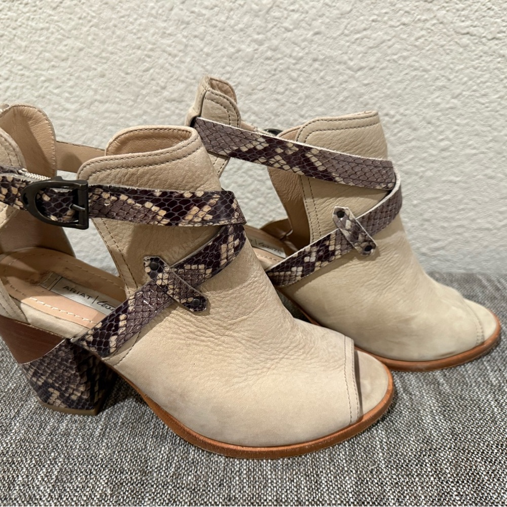 Ariat Open Toe Cutout Sandal Bootie Size 7